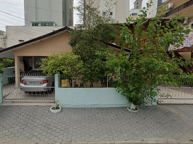 Casa 2 quartos e 2 banheiros, à venda, no bairro Meia Praia em Itapema