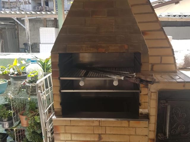 Casa 2 quartos e 2 banheiros, à venda, no bairro Meia Praia em Itapema