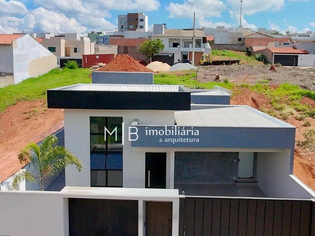 Casa com 300m² 3 quartos e 2 banheiros, à venda, no bairro Residencial Sant'ana I em Lavras