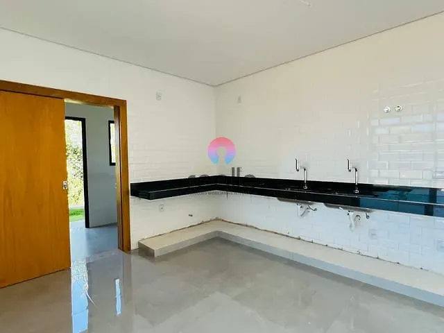 Casa com 1027m² 4 quartos e 4 banheiros, à venda, no bairro Residencial Real Mont Ville em Não informado