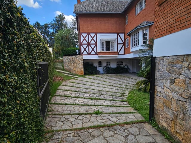 Casa com 666m² 4 quartos e 9 banheiros, à venda, no bairro Alphaville em Santana de Parnaíba