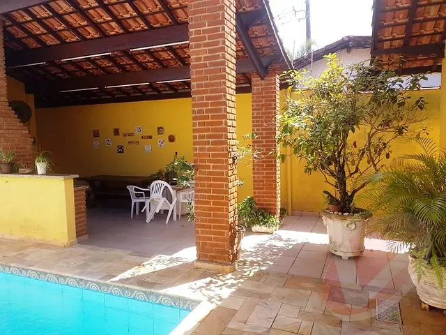 Casa com 405m² 4 quartos e 4 banheiros, à venda, no bairro Solemar em Praia Grande