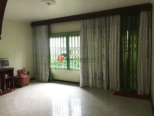 Casa com 312m² 4 quartos e 1 banheiro, à venda, no bairro Santa Maria em São Caetano do Sul