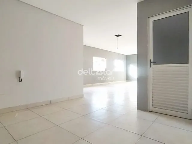 Casa com 360m² 2 quartos e 2 banheiros, à venda, no bairro Vila Cloris em Belo Horizonte