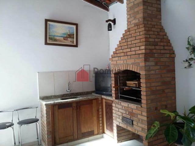 Casa com 300m², à venda, no bairro São Benedito em Pindamonhangaba