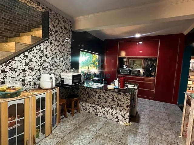 Casa 6 quartos e 3 banheiros, à venda, no bairro Jardim Vitoria em Belo Horizonte