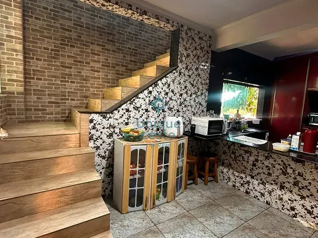 Casa 6 quartos e 3 banheiros, à venda, no bairro Jardim Vitoria em Belo Horizonte