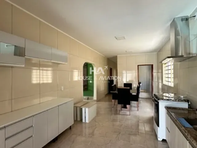 Casa com 300m² 4 quartos e 2 banheiros, à venda, no bairro Residencial Portinari em Goiânia