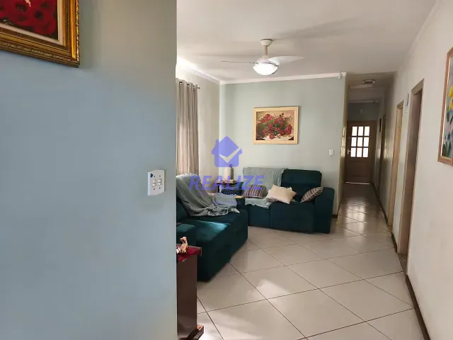 Casa 4 quartos e 3 banheiros, para alugar, no bairro Centro em Botucatu