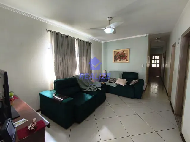 Casa 4 quartos e 3 banheiros, para alugar, no bairro Centro em Botucatu