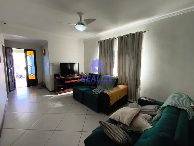 Casa 4 quartos e 3 banheiros, para alugar, no bairro Centro em Botucatu
