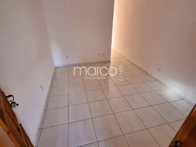 Casa 2 quartos e 1 banheiro, para alugar, no bairro Setor dos Funcionários em Goiânia