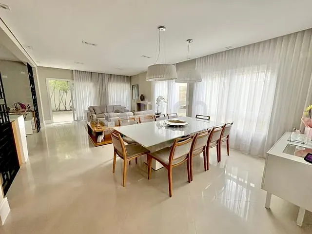 Casa com 300m² 5 quartos e 6 banheiros, à venda, no bairro Tremembé em São Paulo