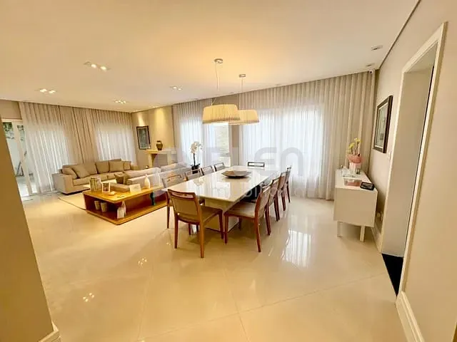 Casa com 300m² 5 quartos e 6 banheiros, à venda, no bairro Tremembé em São Paulo