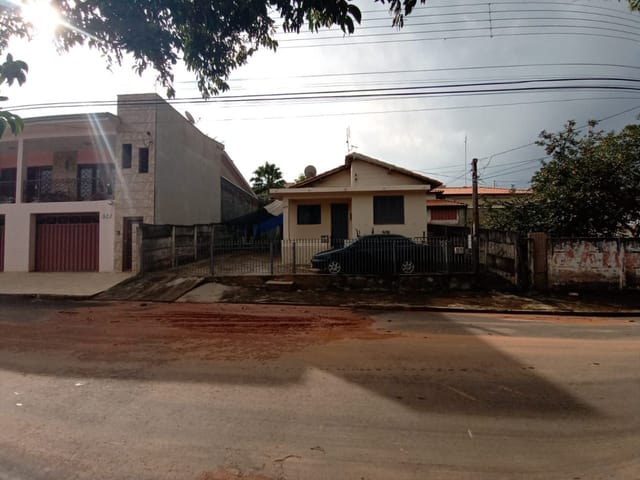 Casa com 300m² 2 quartos e 1 banheiro, à venda, no bairro Vila Valentin em São João da Boa Vista