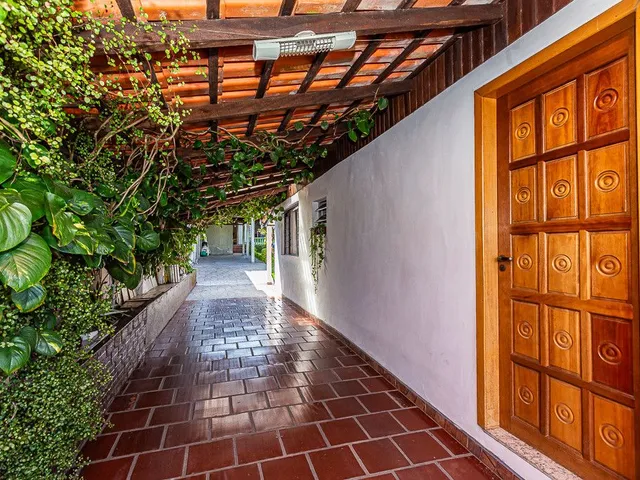 Casa com 600m² 3 quartos e 3 banheiros, à venda, no bairro Mossunguê em Curitiba