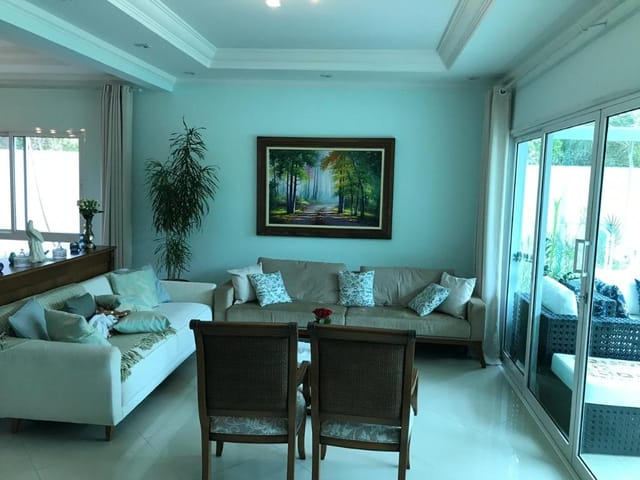 Casa com 383m² 4 quartos e 5 banheiros, à venda, no bairro Vila Appia Antica em Carapicuíba