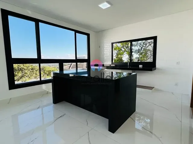 Casa com 1000m² 4 quartos e 4 banheiros, à venda, no bairro Jardins da Lagoa em Não informado