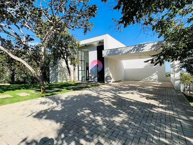 Casa com 1000m² 4 quartos e 4 banheiros, à venda, no bairro Jardins da Lagoa em Não informado