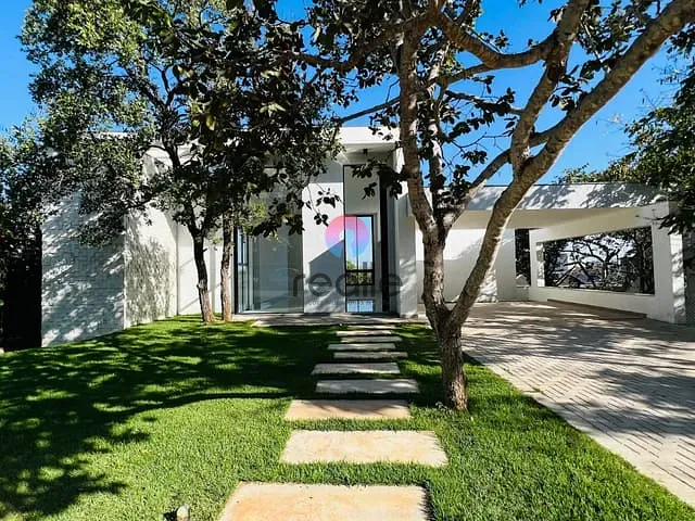 Casa com 1000m² 4 quartos e 4 banheiros, à venda, no bairro Jardins da Lagoa em Não informado