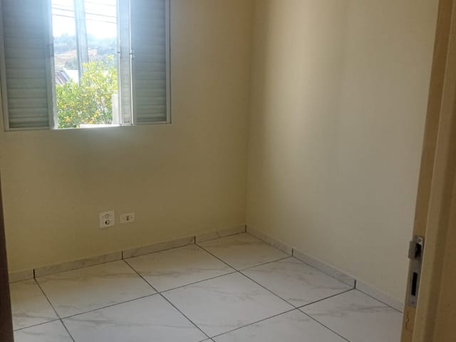 Casa com 425m² 2 quartos e 1 banheiro, à venda, no bairro Ronda em Ponta Grossa
