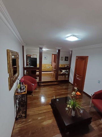 Casa com 258m² 7 quartos e 2 banheiros, à venda, no bairro Centro em Campos dos Goytacazes