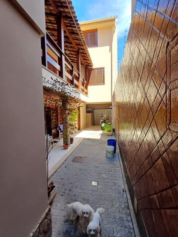 Casa com 258m² 7 quartos e 2 banheiros, à venda, no bairro Centro em Campos dos Goytacazes