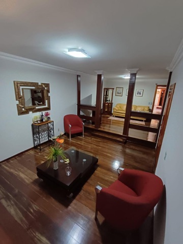 Casa com 258m² 7 quartos e 2 banheiros, à venda, no bairro Centro em Campos dos Goytacazes