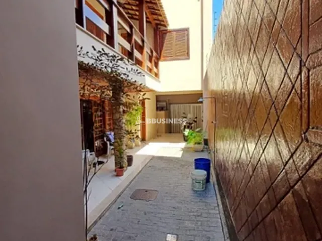 Casa com 258m² 7 quartos e 2 banheiros, à venda, no bairro Centro em Campos dos Goytacazes