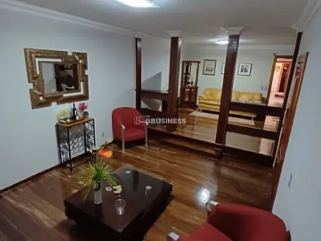 Casa com 258m² 7 quartos e 2 banheiros, à venda, no bairro Centro em Campos dos Goytacazes