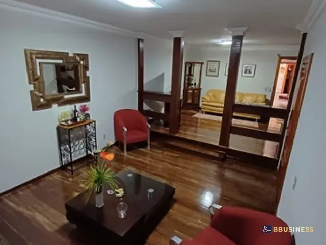 Casa com 258m² 7 quartos e 2 banheiros, à venda, no bairro Centro em Campos dos Goytacazes