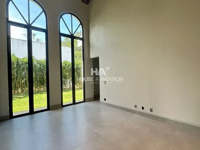 Casa 4 quartos e 6 banheiros, à venda, no bairro Residencial Aldeia do Vale em Goiânia