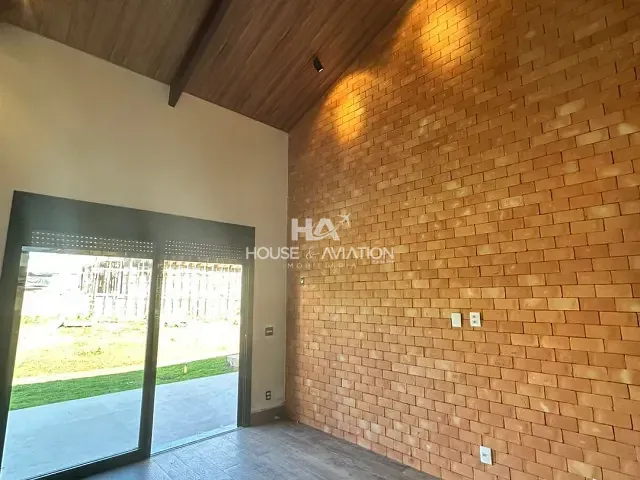 Casa 4 quartos e 6 banheiros, à venda, no bairro Residencial Aldeia do Vale em Goiânia