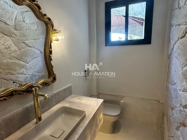 Casa 4 quartos e 6 banheiros, à venda, no bairro Residencial Aldeia do Vale em Goiânia