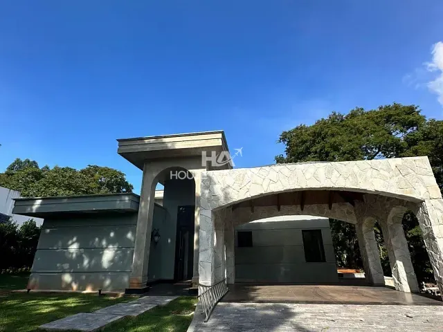 Casa 4 quartos e 6 banheiros, à venda, no bairro Residencial Aldeia do Vale em Goiânia