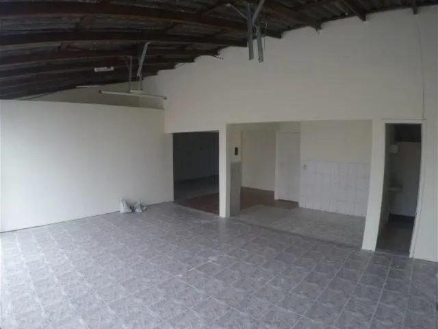 Casa com 200m² 5 quartos e 3 banheiros, à venda, no bairro Cidade Industrial em Curitiba