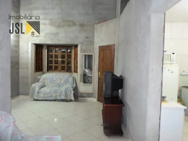 Casa com 250m² 3 quartos e 2 banheiros, à venda, no bairro Village das Flores em Caçapava