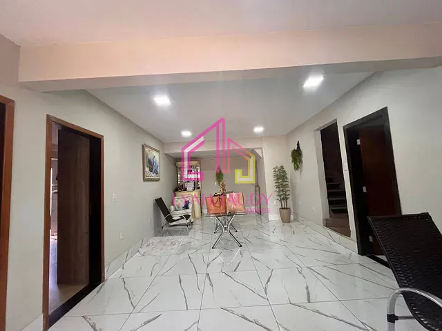 Casa com 180m² 5 quartos e 1 banheiro, à venda, no bairro Jardim Cuiabá em Cuiabá