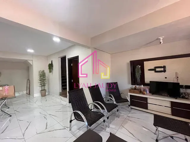 Casa com 180m² 5 quartos e 1 banheiro, à venda, no bairro Jardim Cuiabá em Cuiabá