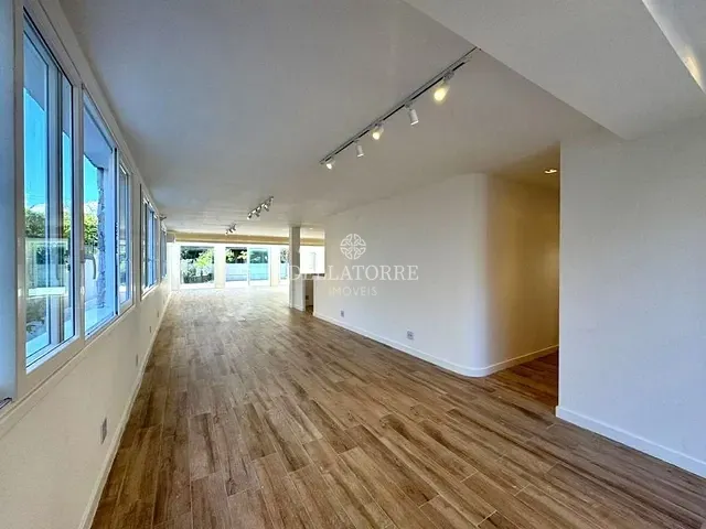 Casa com 693m² 6 quartos e 8 banheiros, à venda, no bairro Alto em Teresópolis