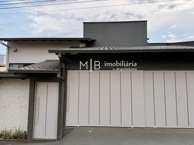 Casa com 200m² 3 quartos e 2 banheiros, à venda, no bairro Jardim Campestre em Lavras