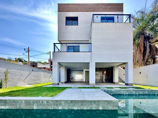Casa com 386m² 4 quartos e 5 banheiros, à venda, no bairro Portal do Sol em Não informado