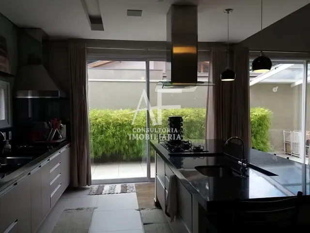 Casa com 300m² 3 quartos e 2 banheiros, para alugar, no bairro Conde II Versalles em Tremembé