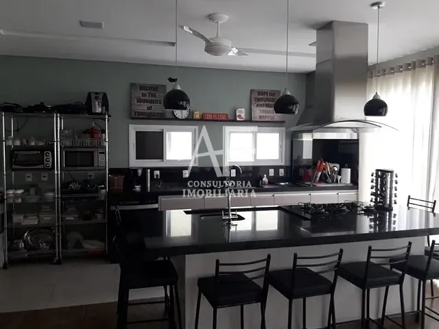 Casa com 300m² 3 quartos e 2 banheiros, para alugar, no bairro Conde II Versalles em Tremembé