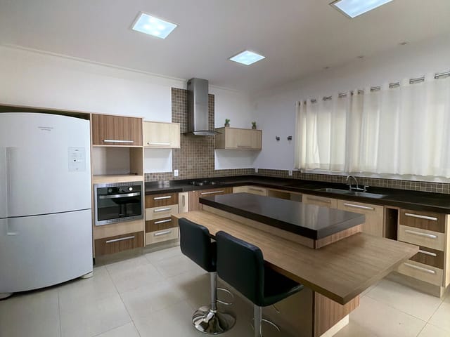 Casa 4 quartos e 2 banheiros, para alugar, no bairro Jardim Trípoli em Americana