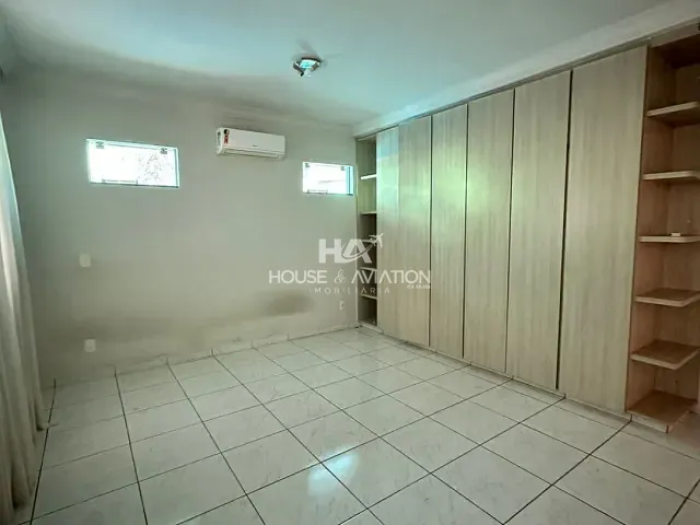 Casa com 450m² 3 quartos e 3 banheiros, para alugar, no bairro Condomínio do Lago 1ª Etapa em Goiânia