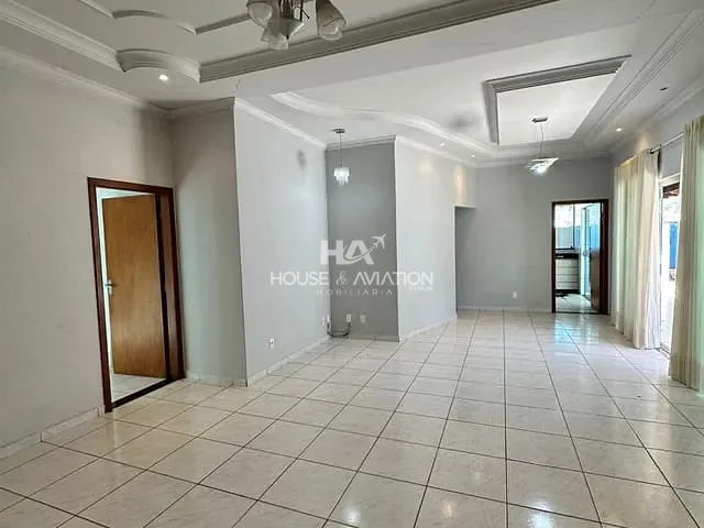 Casa com 450m² 3 quartos e 3 banheiros, para alugar, no bairro Condomínio do Lago 1ª Etapa em Goiânia