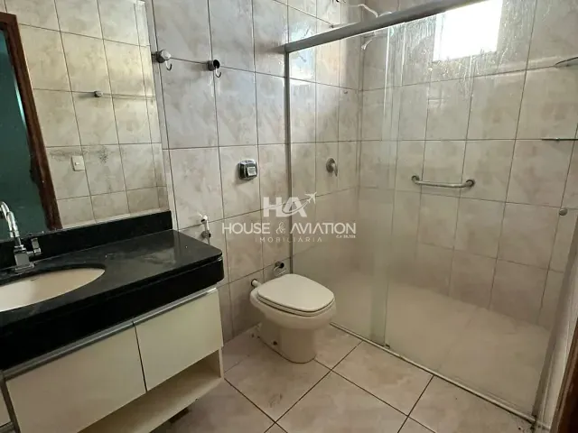 Casa com 450m² 3 quartos e 3 banheiros, para alugar, no bairro Condomínio do Lago 1ª Etapa em Goiânia