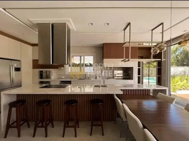 Casa com 450m² 4 quartos e 5 banheiros, para alugar, no bairro Jurerê Internacional em Florianópolis