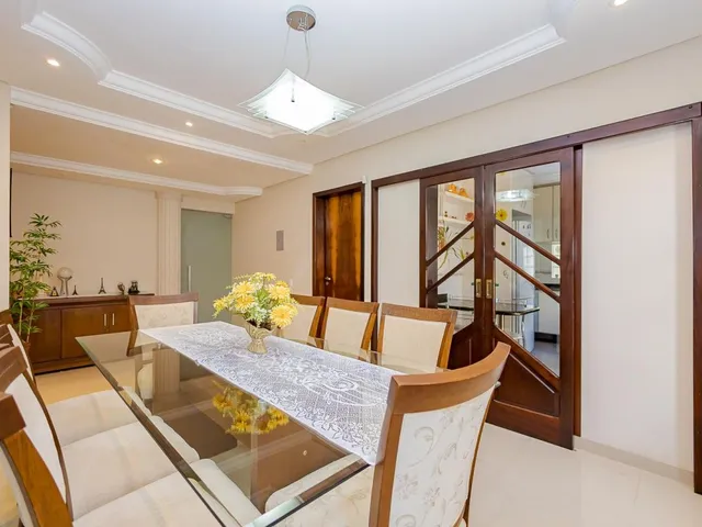 Casa com 300m² 3 quartos e 5 banheiros, à venda, no bairro Santo Inácio em Curitiba